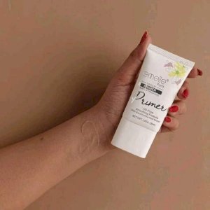 Emelie Paris Oil Free primer 